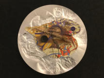 Hojas de la memoria, papel amate y aluminio repujado, 52 cm diam.